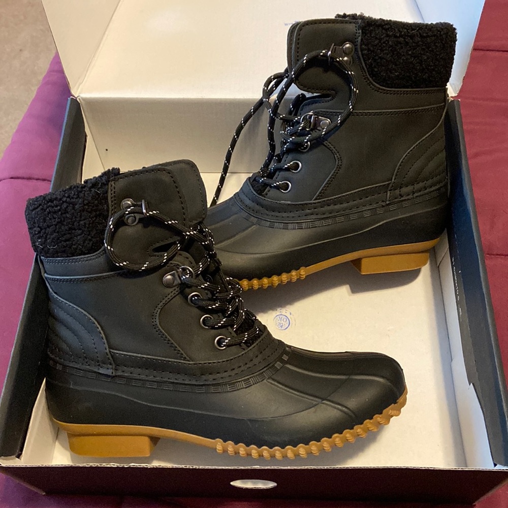 Brand new, never worn Tommy Hilfiger winter boot